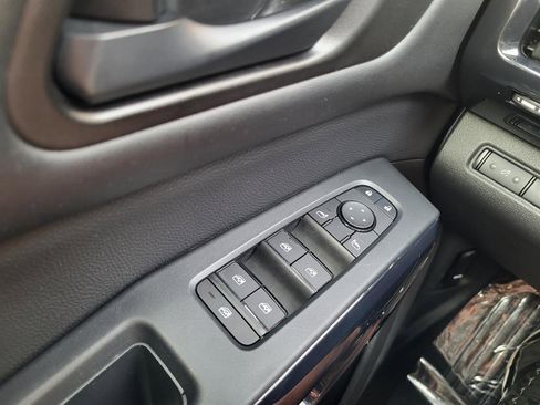 Used 2025 Nissan Pathfinder SV image 22