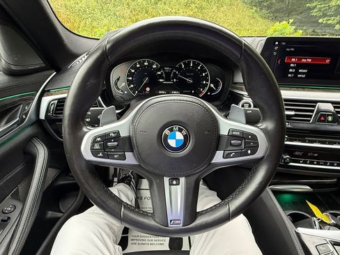 Used 2018 BMW M550i xDrive AWD/4WD image 25