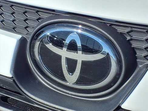 Used 2025 Toyota Corolla LE image 33