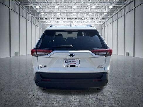 Used 2021 Toyota RAV4 XLE Premium AWD/4WD image 4
