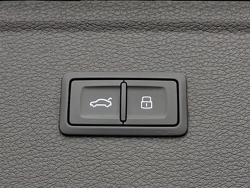 Used 2023 Audi SQ5 Premium Plus w/ Premium Plus Package image 29