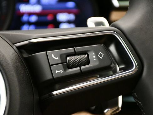 Used 2025 Porsche Macan image 28