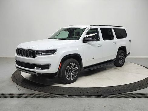 Used 2025 Jeep Wagoneer L Series II AWD/4WD image 3