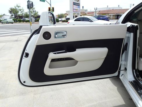 Used 2014 Rolls-Royce Wraith image 16