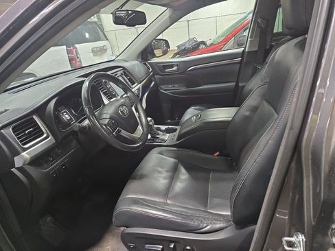 Used 2014 Toyota Highlander Limited image 12