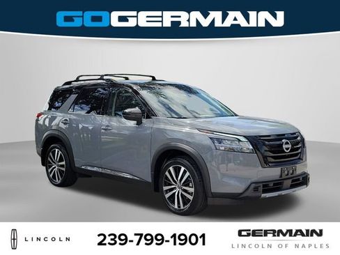 Used 2024 Nissan Pathfinder Platinum AWD/4WD image 6