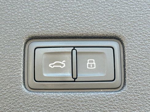 Used 2019 Audi Q8 Premium Plus w/ Premium Plus AWD/4WD image 20