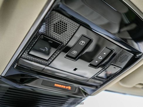 Used 2025 Land Rover Range Rover SE image 46