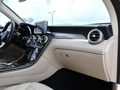 Used 2019 Mercedes-Benz GLC 300 4MATIC image 22