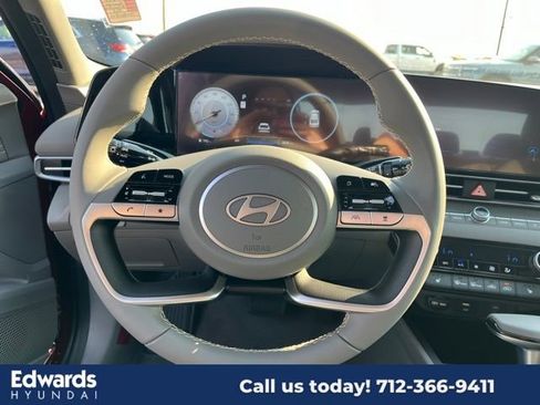 New 2025 Hyundai Elantra SEL image 17