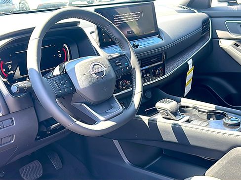 New 2026 Nissan Rogue Platinum w/ Platinum Premium Package AWD/4WD image 9