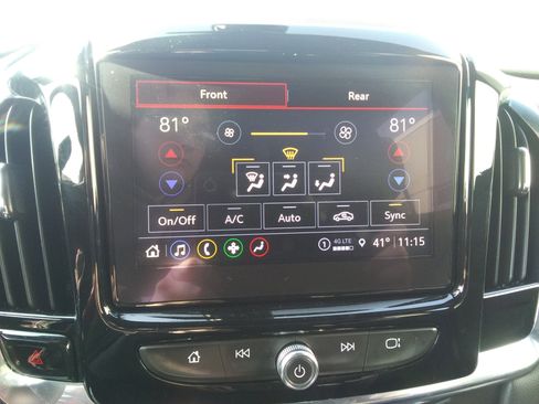 Used 2023 Chevrolet Traverse LT image 26