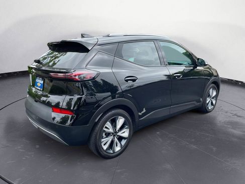Used 2022 Chevrolet Bolt EUV LT w/ Convenience Package FWD image 3