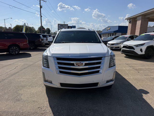 Used 2017 Cadillac Escalade Luxury RWD image 3
