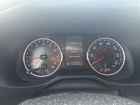 Used 2022 Toyota RAV4 LE FWD image 14