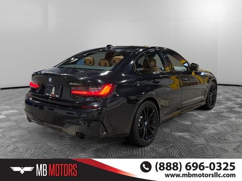 Used 2022 BMW 330e xDrive image 3