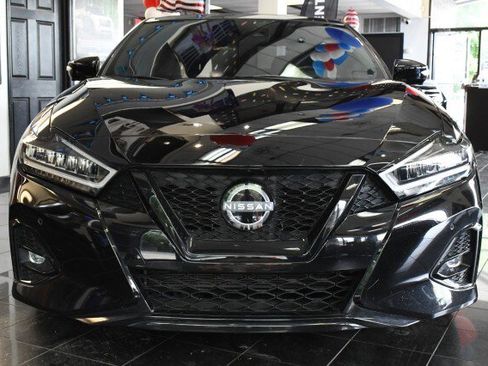 Used 2023 Nissan Maxima SR w/ Sport Mat Group FWD image 2