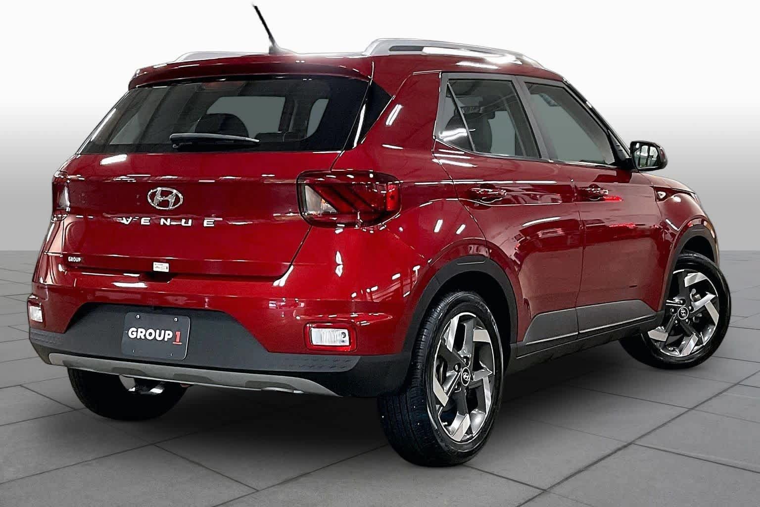 Used 2024 Hyundai Venue Limited FWD image 13