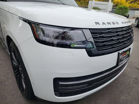 Used 2025 Land Rover Range Rover SE AWD/4WD image 7