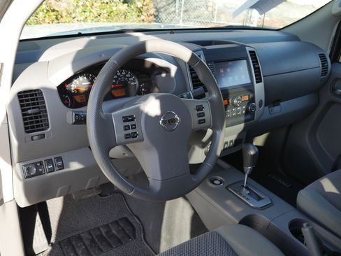 Certified 2020 Nissan Frontier SV w/ Midnight Edition Floor Mats image 4