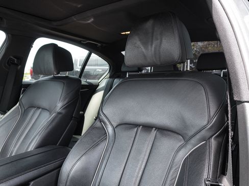 Used 2018 BMW 540i xDrive w/ Premium Package image 16