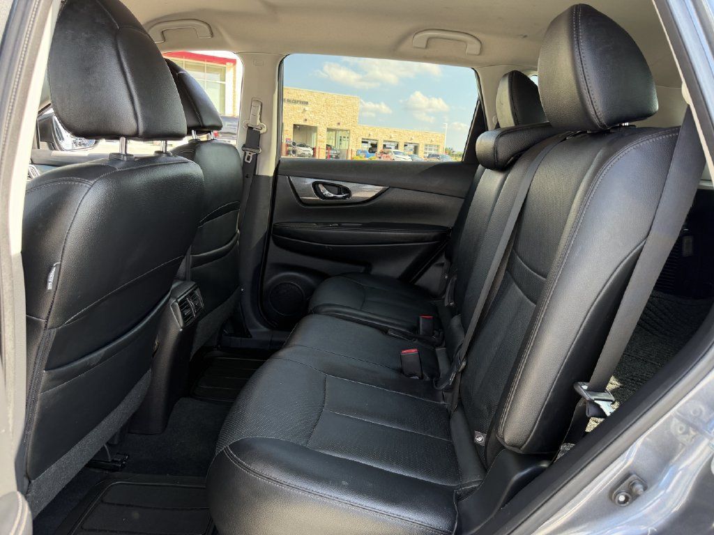 Used 2016 Nissan Rogue AWD image 26