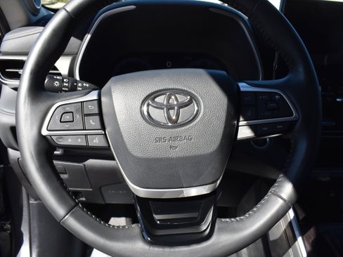 Used 2024 Toyota Highlander Limited image 13