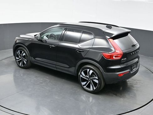 Used 2025 Volvo XC40 B5 Plus image 31