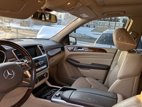 Used 2015 Mercedes-Benz ML 400 ML 400 AWD 4MATIC 4dr SUV w/ Parking Assist Package image 7