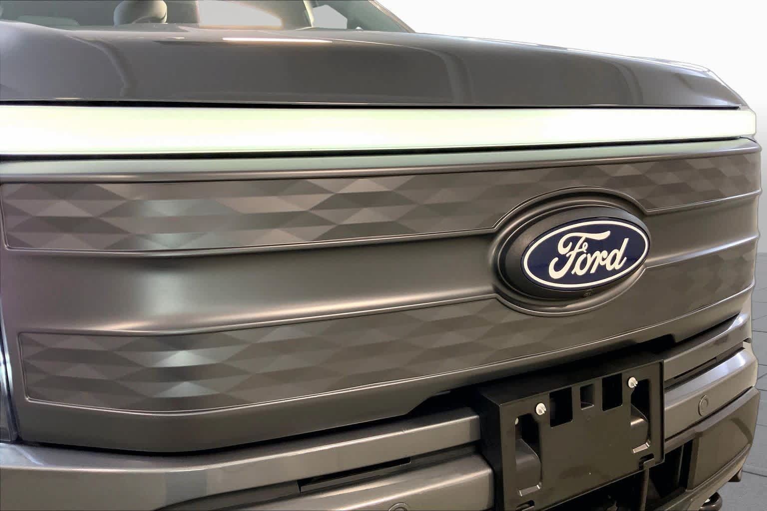 Used 2024 Ford F150 Lightning Lariat AWD/4WD image 32