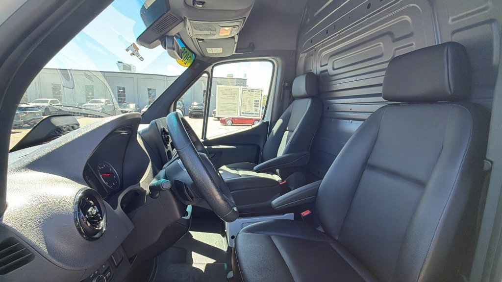 Used 2025 Mercedes-Benz Sprinter 2500 image 23
