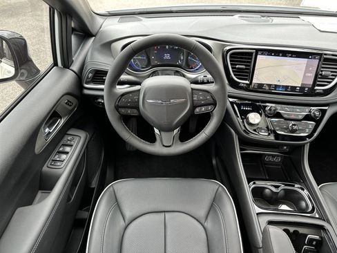 New 2024 Chrysler Pacifica Premium image 29