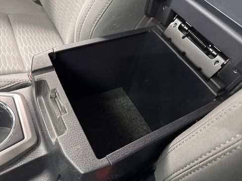 Certified 2017 Toyota Tacoma SR5 image 32