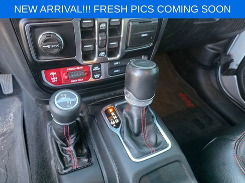 Used 2022 Jeep Gladiator Rubicon w/ Cold Weather Group AWD/4WD image 12
