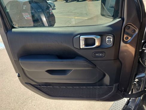 Used 2020 Jeep Wrangler Unlimited Sahara AWD/4WD image 18