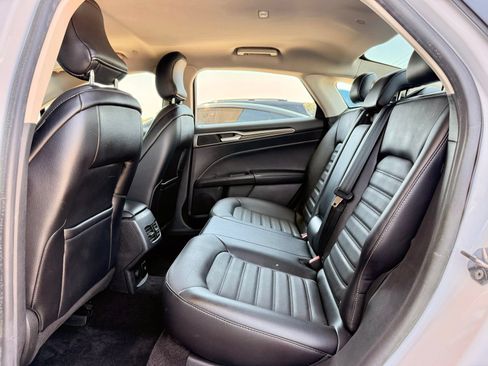 Used 2018 Ford Fusion SE w/ Equipment Group 602A FWD image 14