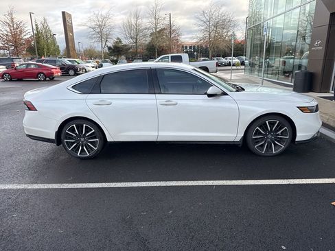 Used 2023 Honda Accord Touring image 3