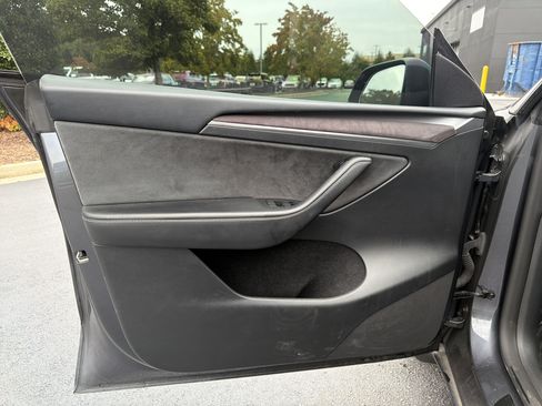 Used 2023 Tesla Model Y Long Range AWD/4WD image 15