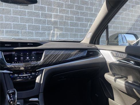 Certified 2025 Cadillac XT6 Premium Luxury AWD/4WD image 35