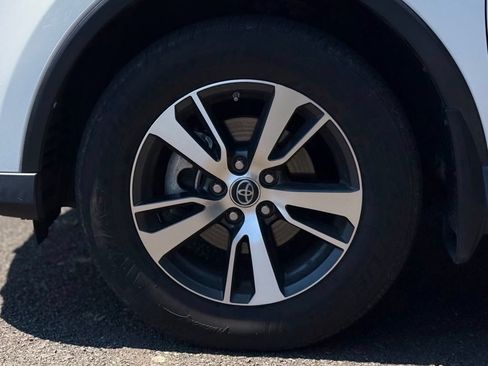 Used 2016 Toyota RAV4 XLE AWD/4WD image 9