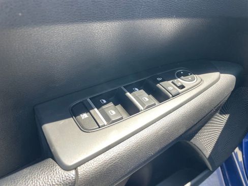 Used 2023 Kia Forte LXS w/ LXS Technology Package FWD image 6