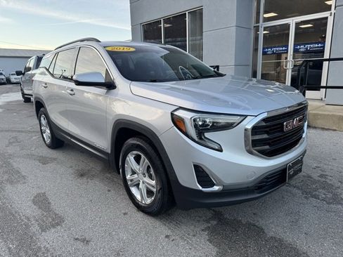 Used 2019 GMC Terrain SLE w/ Driver Convenience Package image 2