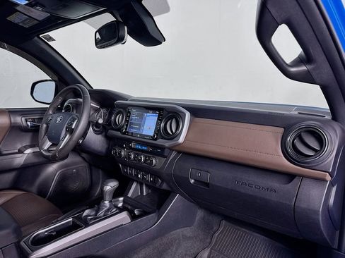 Used 2020 Toyota Tacoma Limited image 33