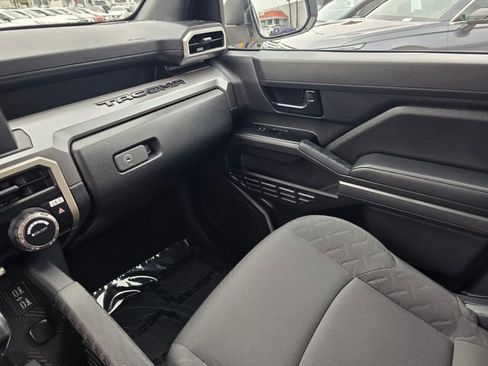 Used 2025 Toyota Tacoma SR5 AWD/4WD image 28
