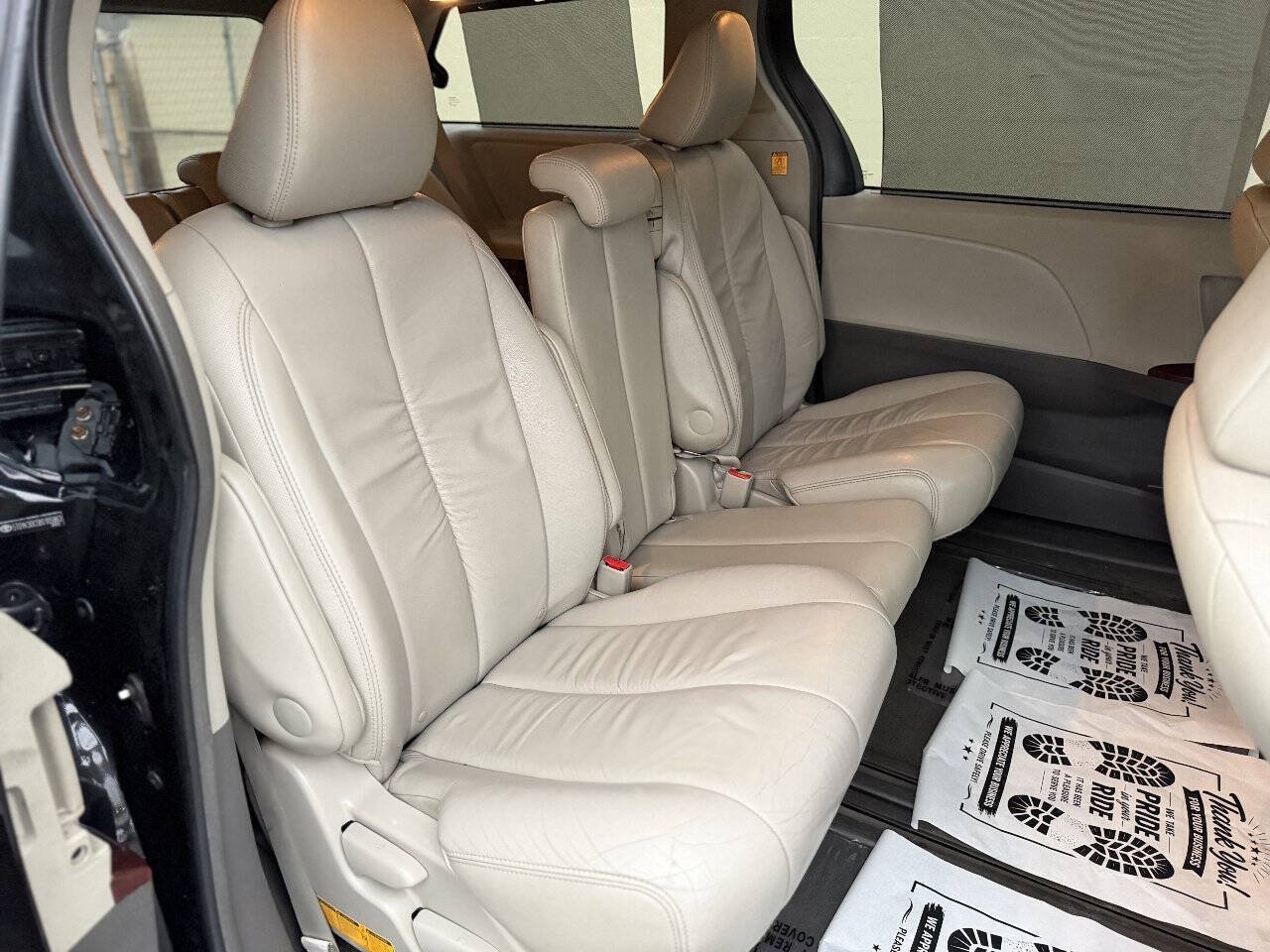 Used 2011 Toyota Sienna XLE FWD image 22