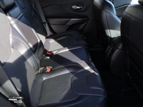 Used 2019 Jeep Cherokee Limited FWD image 14