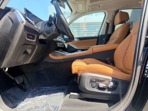 Used 2025 BMW X7 xDrive40i w/ Premium Package AWD/4WD image 10