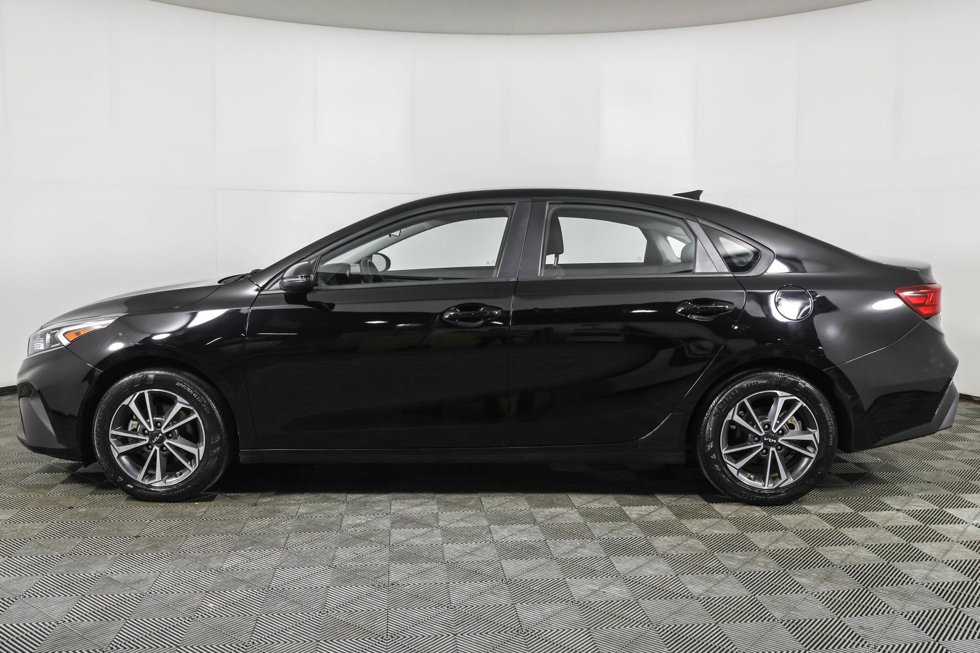 Used 2023 Kia Forte LXS w/ LXS Technology Package FWD image 19