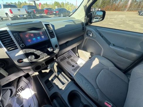Used 2019 Nissan Frontier SV image 14