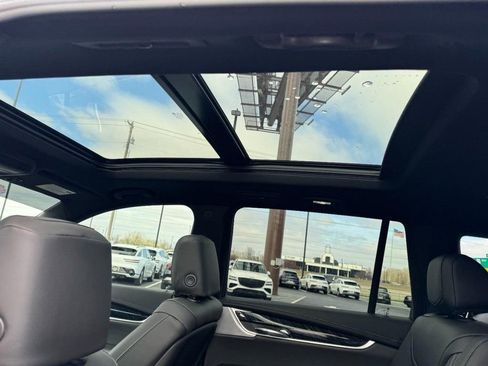 Used 2024 Cadillac XT6 Premium Luxury w/ Technology Package image 11